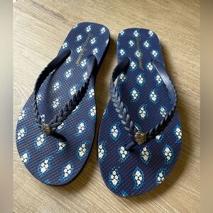 Tommy Bahama barely used women’s flip flops.  Braided straps, silver leaf. Sz 8.